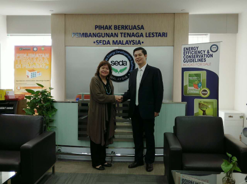 仟億達董事長鄭兩斌與馬來西亞可持續能源發展局總裁Catherine Ridu女士 仟億達董事長鄭兩斌與馬來西亞可持續能源發展局總裁Catherine Ridu女士