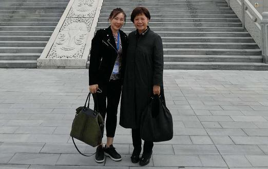 與北京市政府副秘書長陳蓓女士合影 與北京市政府副秘書長陳蓓女士合影